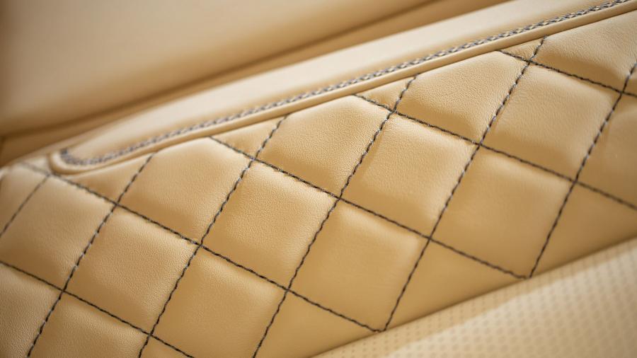 Детали интерьера Bentley Bentayga Stetson Edition 2019 года  (NA) (фото 17 из 25)